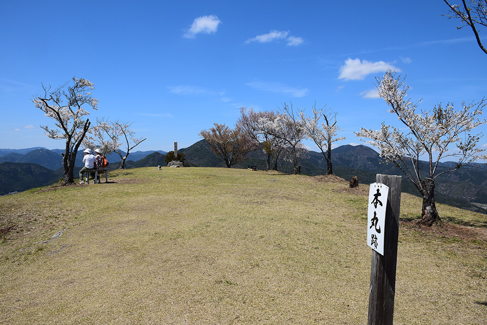 丹波の赤鬼の居城、黒井城攻城記。　その４　＜二ノ丸・本丸＞_e0158128_16143442.jpg