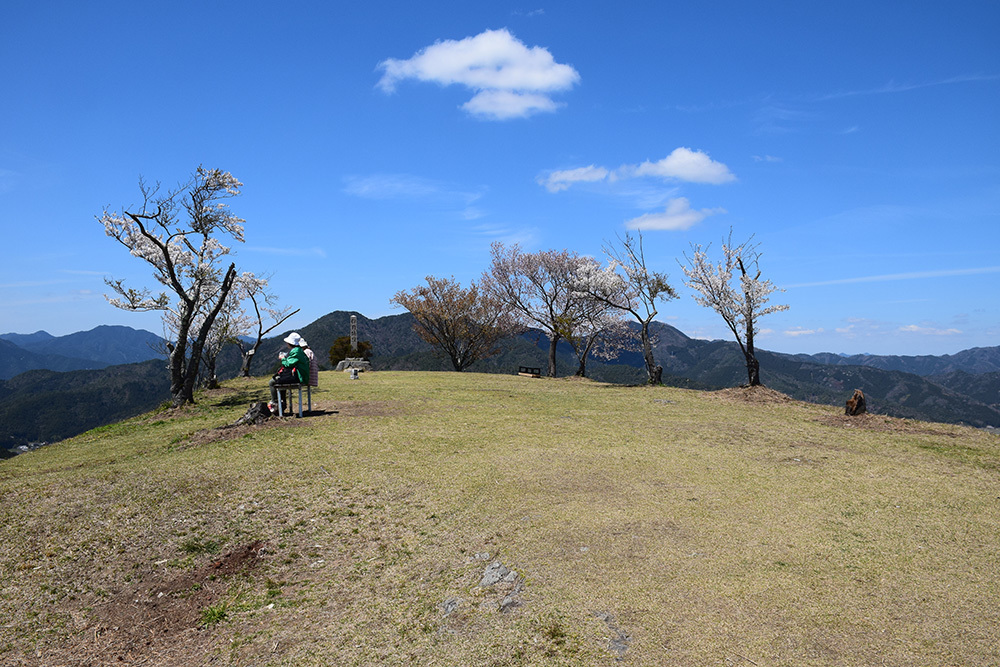 丹波の赤鬼の居城、黒井城攻城記。　その４　＜二ノ丸・本丸＞_e0158128_16143781.jpg