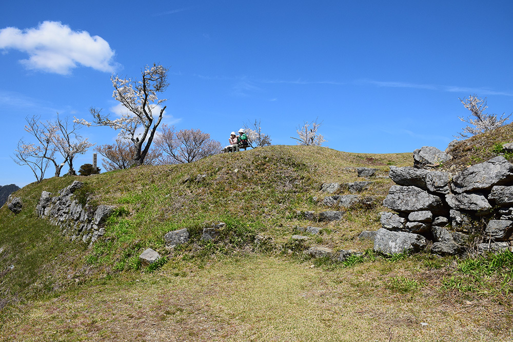 丹波の赤鬼の居城、黒井城攻城記。　その４　＜二ノ丸・本丸＞_e0158128_16214806.jpg