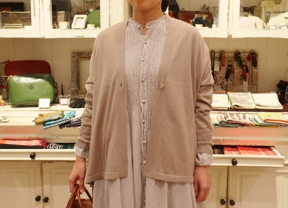 Maison de soil の定番ピンタックシリーズが入荷です。_c0227633_17125676.jpg