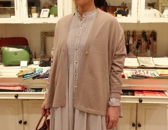 Maison de soil の定番ピンタックシリーズが入荷です。_c0227633_17130950.jpg