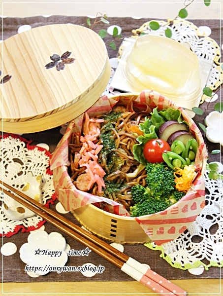 ご飯炊くの忘れてた日の焼きそば弁当とミニソフトバゲット♪_f0348032_16453728.jpg