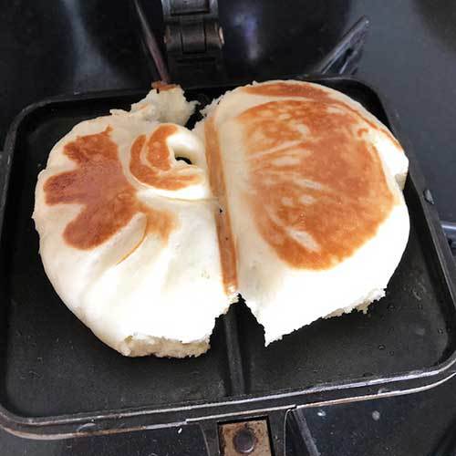 ホットサンドメーカーで肉まんを焼いてみた_c0228646_13443383.jpg