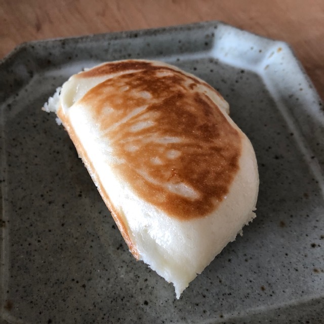 ホットサンドメーカーで肉まんを焼いてみた_c0228646_13455326.jpg