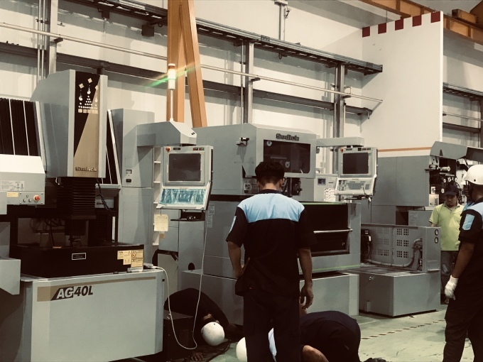 タイニッタ金型工場に、sodick 製のワイヤー加工機搬入_b0100062_15100637.jpeg