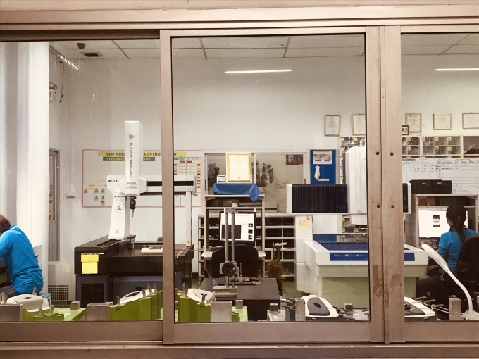 タイニッタ金型工場に、sodick 製のワイヤー加工機搬入_b0100062_15272356.jpeg