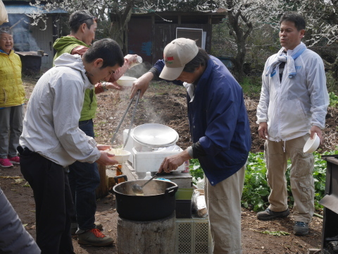 3・1六国見山手入れ（下）お昼は白菜、ネギたっぷりの博多水炊き_c0014967_07134379.jpg