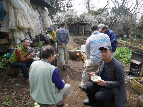 3・1六国見山手入れ（下）お昼は白菜、ネギたっぷりの博多水炊き_c0014967_07142962.jpg