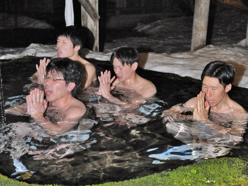 今日も毘沙門堂では青年団水行が行われています_c0336902_20571891.jpg