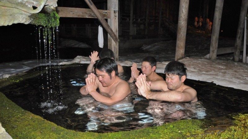 今日も毘沙門堂では青年団水行が行われています_c0336902_20572525.jpg