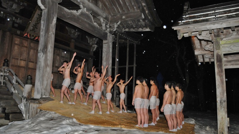 今日も毘沙門堂では青年団水行が行われています_c0336902_20572903.jpg