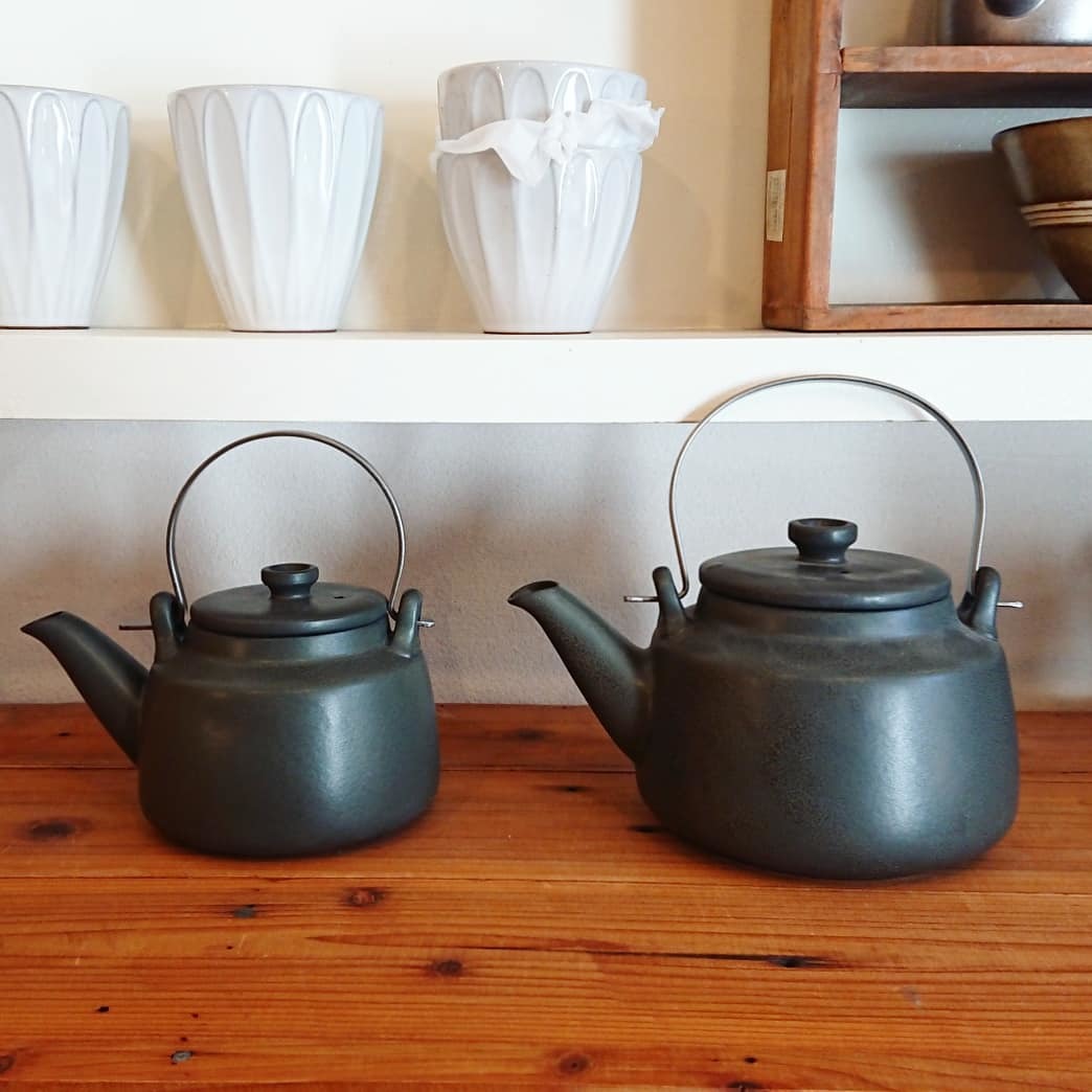 京焼 中村譲司作 鉚黒彩後手急須 [東山堂煎茶器店 オンライン