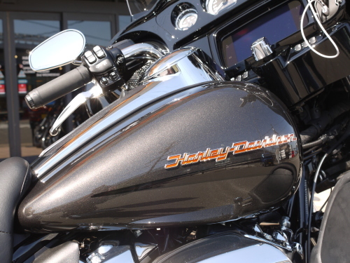 FLHTK【ウルトラリミテッド】納車!_b0317459_17375255.jpg