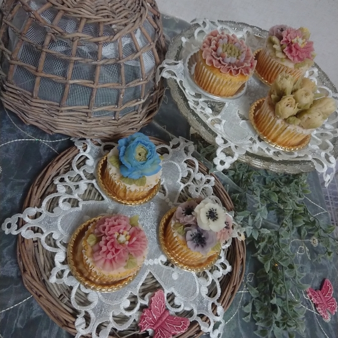 和のフラワーカップケーキ Grand Reve Okinawa Sweets
