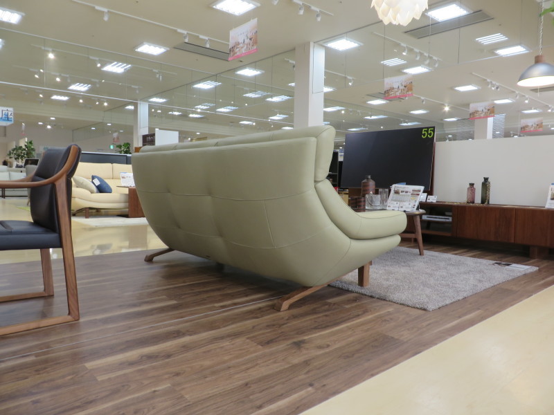 ブラック×シアーグレー カリモクハイバックソファZU46モデル納品実例 石川県金沢市S様邸_d0224984_11310903.jpeg