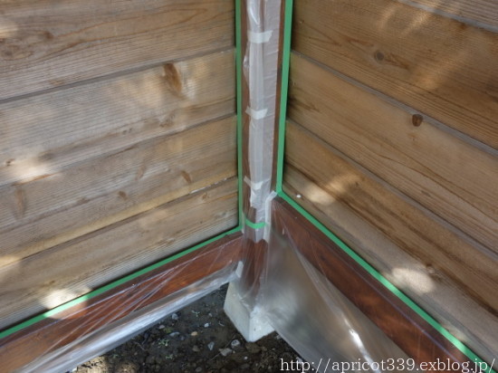 初春の庭しごと 小屋のペンキ塗り_c0293787_11103949.jpg