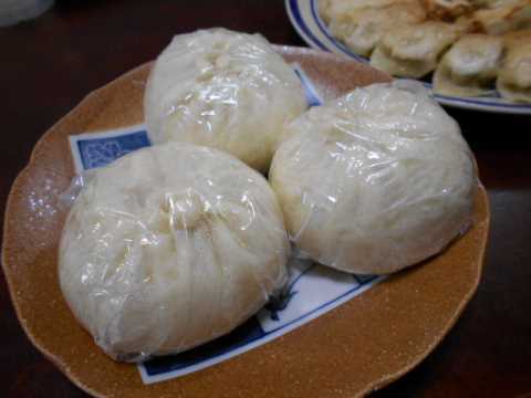 嫁の手作り餃子と肉まん 庭のクロッカス 小町の日々の暮らし