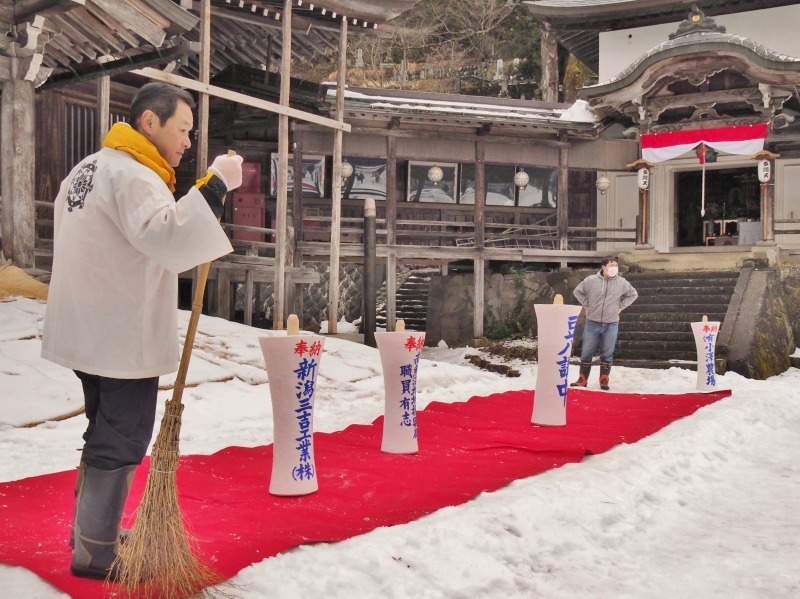 大祭の前日には大ローソクの撮影がありました_c0336902_21013974.jpg