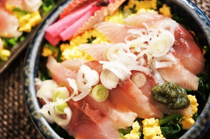 ■ランチ丼【ブリフィレ丼 簡単10分で美味しいです♪】_b0033423_12421821.jpg