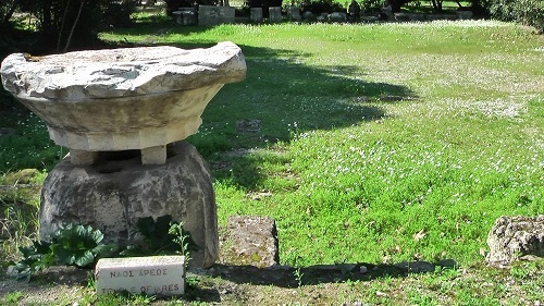 古代アゴラのアレス神殿 紀元前436年-432年_c0010496_19221392.jpg
