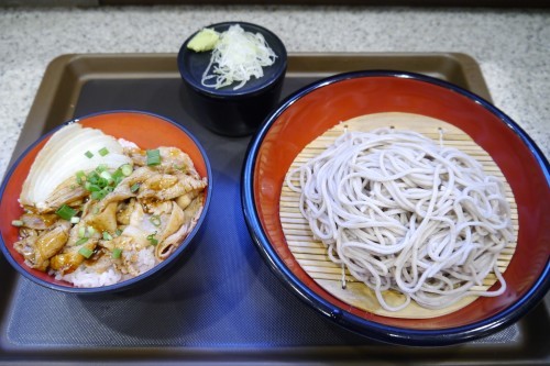 313杯目：富士そば石神井公園店でミニＢＢＱ豚丼セット_f0339637_08525336.jpg