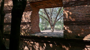 Boonserm Premthadaさんの建築_a0166284_16061855.jpg