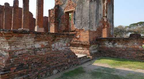 Boonserm Premthadaさんの建築_a0166284_16173741.jpg