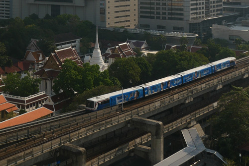 Boonserm Premthadaさんの建築_a0166284_16355943.jpg