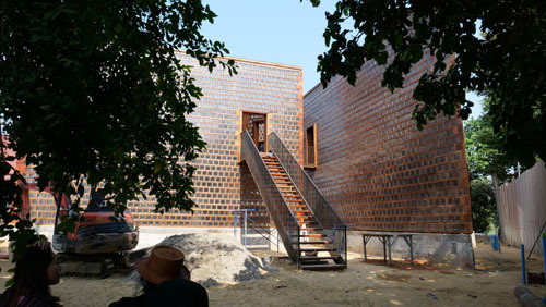 Boonserm Premthadaさんの建築_a0166284_16401812.jpg