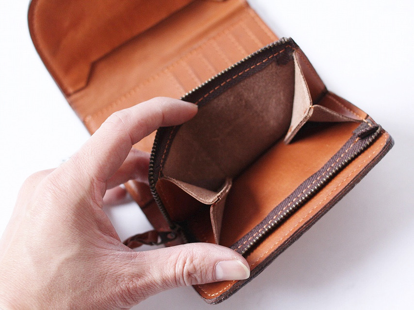VIN&AGE LEATHER MIDDLE WALLET スタッズ　財布　牛革 VIN&AGE LEATHER MIDDLE WALLET スタッズ 財布 牛革 VIN&AGE