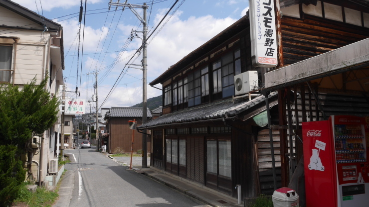 徳山郊外・湯野温泉―改装中だった民宿若武_a0385880_21491331.jpg