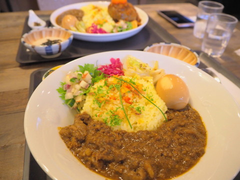 スパイスカレー・牛すじ煮込トッピング：宿屋つばき（青森市）_b0147224_120087.jpg