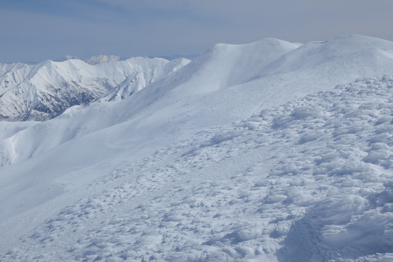 ヤカイ沢からの平標山と仙ノ倉山　（谷川連峰）_f0126932_20094189.jpg