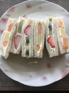 ふたばの豆餅とヤオイソのフルーツサンド_f0363168_08012632.png