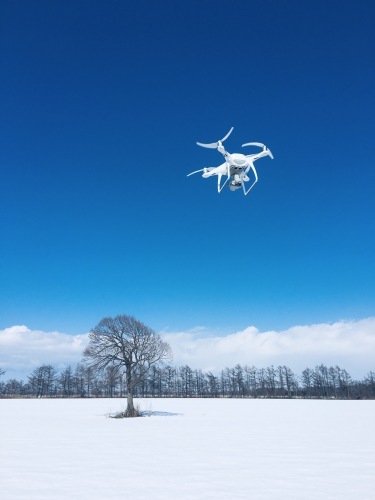 キリッとした空気と抜けるような青空 美味しいもの見つけた コマーシャルフォト ドローン空撮の スタジオ フレックス 北海道 札幌市