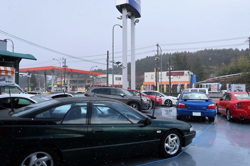 美味しいスパークリングワインと遅れてきた積雪_f0076731_21172674.jpg