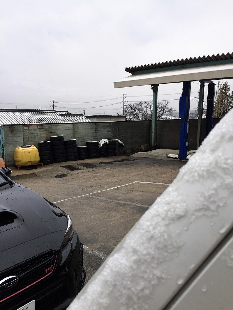 美味しいスパークリングワインと遅れてきた積雪_f0076731_21180121.jpg