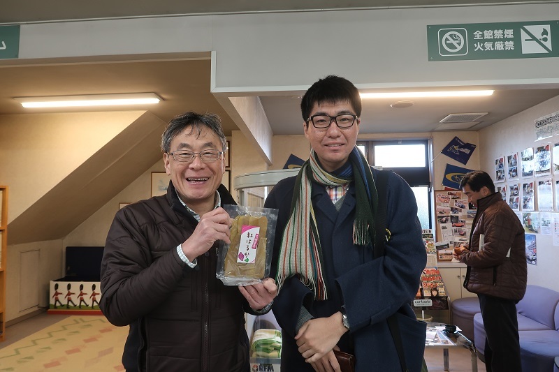 美味しいスパークリングワインと遅れてきた積雪_f0076731_21183009.jpg