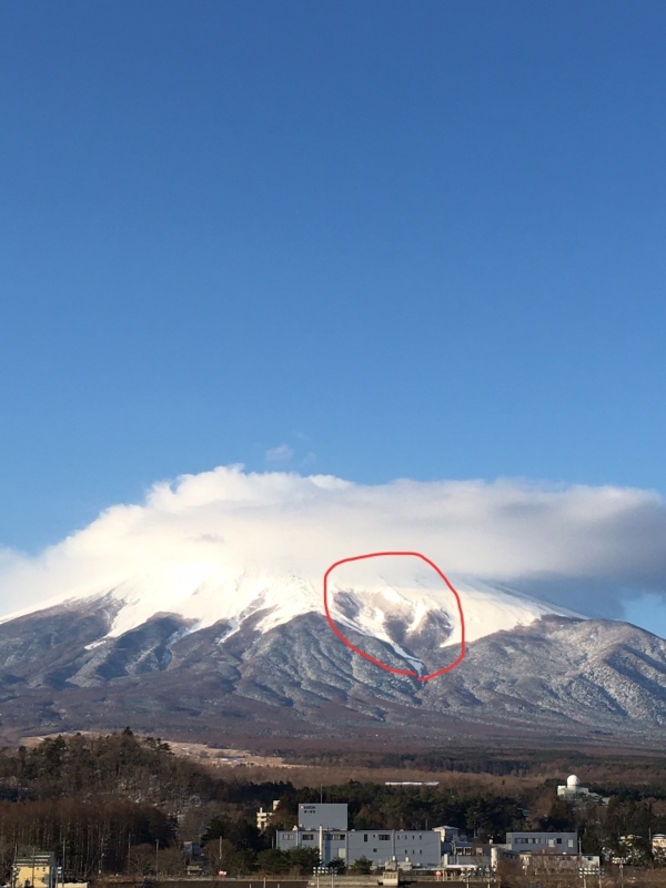 ちょこっと山中湖 残雪の落書き 富士山に浮かび上がる数字 山中湖 くちびるにトウガラシ ちょこっと山中湖 残雪の落書き 富士山に浮かび上がる数字 山中湖 くちびるにトウガラシ