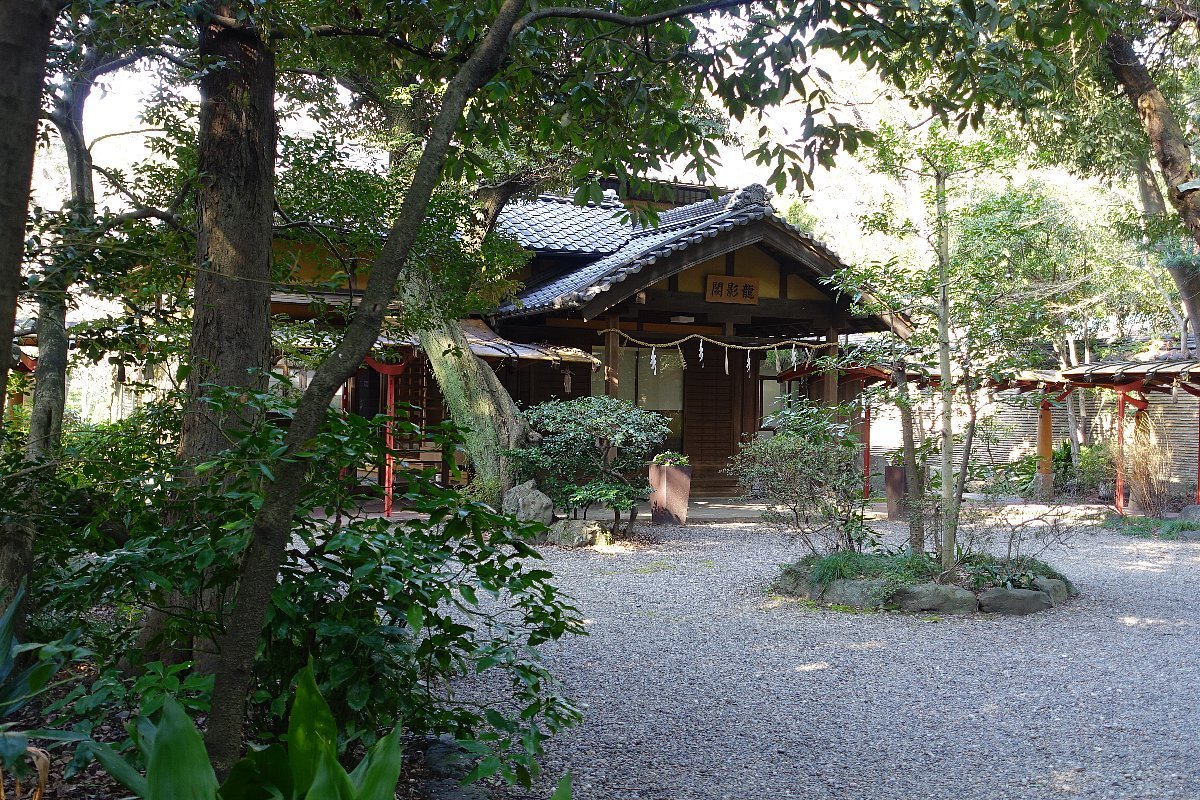 熱田神宮 龍影閣と又兵衛 : レトロな建物を訪ねて