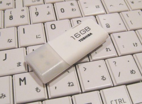 TOSHIBA USB FLASH MEMORY_b0170184_09582829.jpg