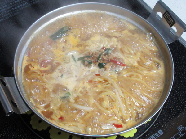 なべやき屋キンレイ お水がいらない 台湾ラーメン_c0152767_15130514.jpg