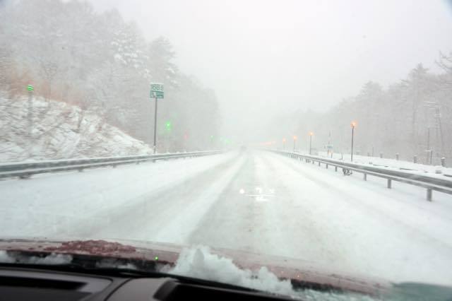 雪の高速道路を走ってきました.......除雪も間に合って........_b0194185_19234972.jpg