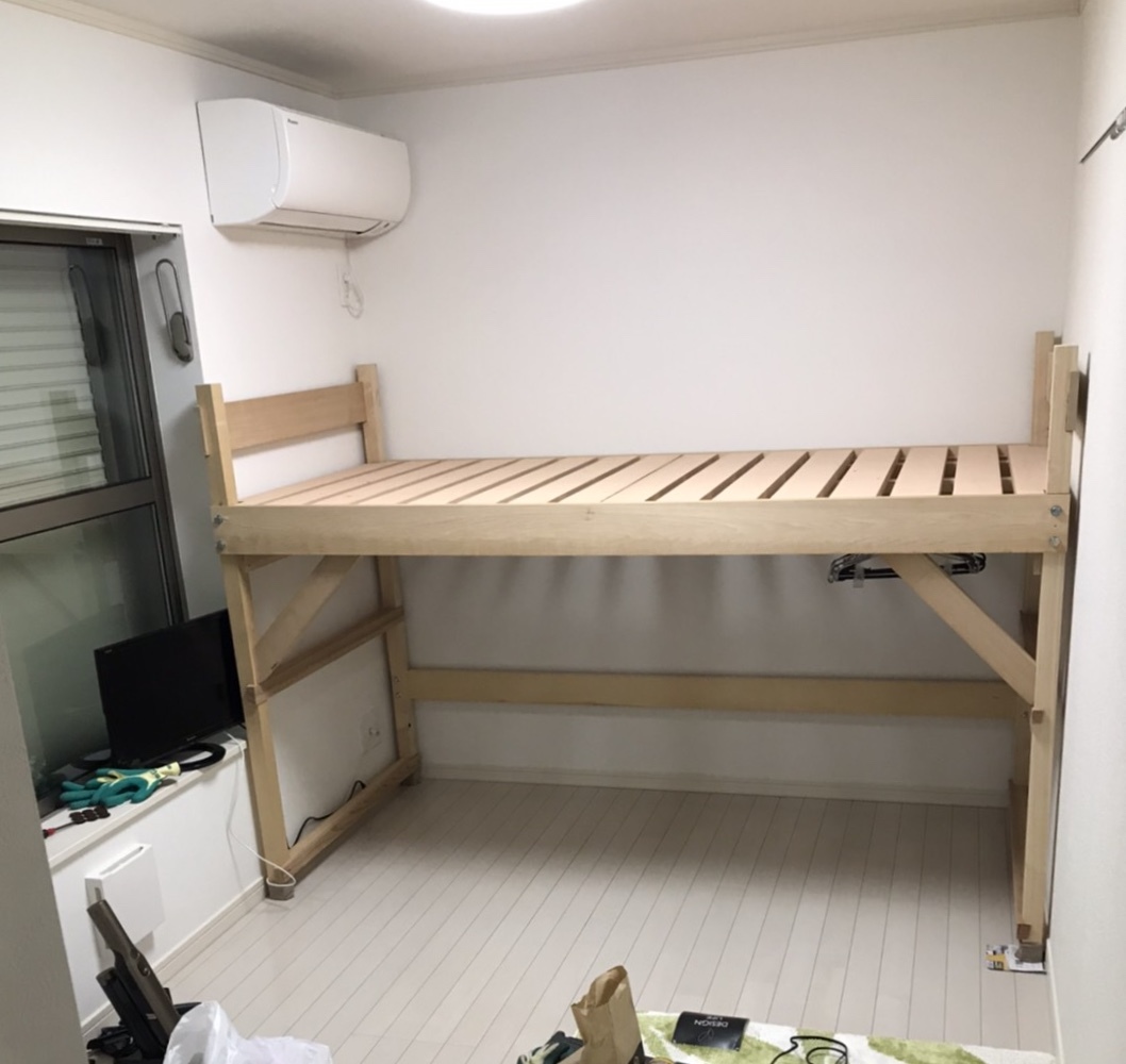 手作りベッド設置完了!_a0117168_09090278.jpg