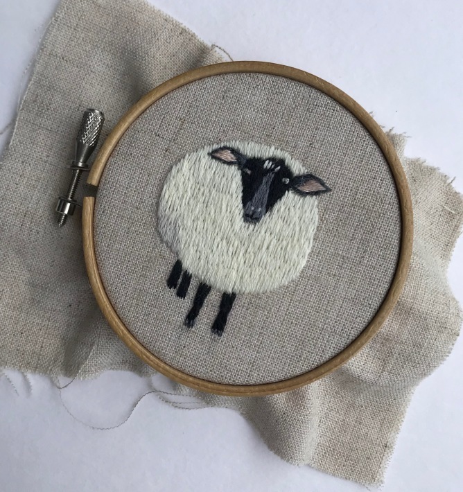 羊の刺繍をしました。_a0138978_23433128.jpeg