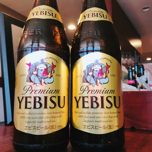 ラッキーエビスですよ！」ガネーシュの瓶ビールの一つ「エビスビール