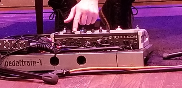 ギターの練習しなくちゃ!🎵🎵🎸😁_e0119092_22144957.jpg