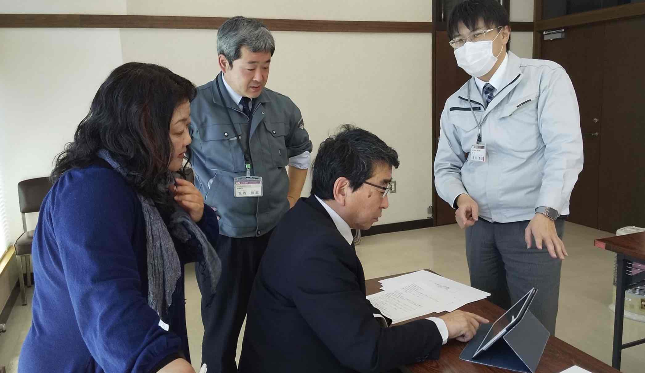 TEAMママベクと市の協議、要望書提出_e0068696_85528.jpg