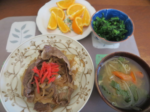 朝：ゼンマイ煮入りチャーハン　昼：自家製牛丼　夜：くら寿司の天丼、コロッケ＆マグロ・鰯・石垣貝寿司_c0075701_20315531.jpg