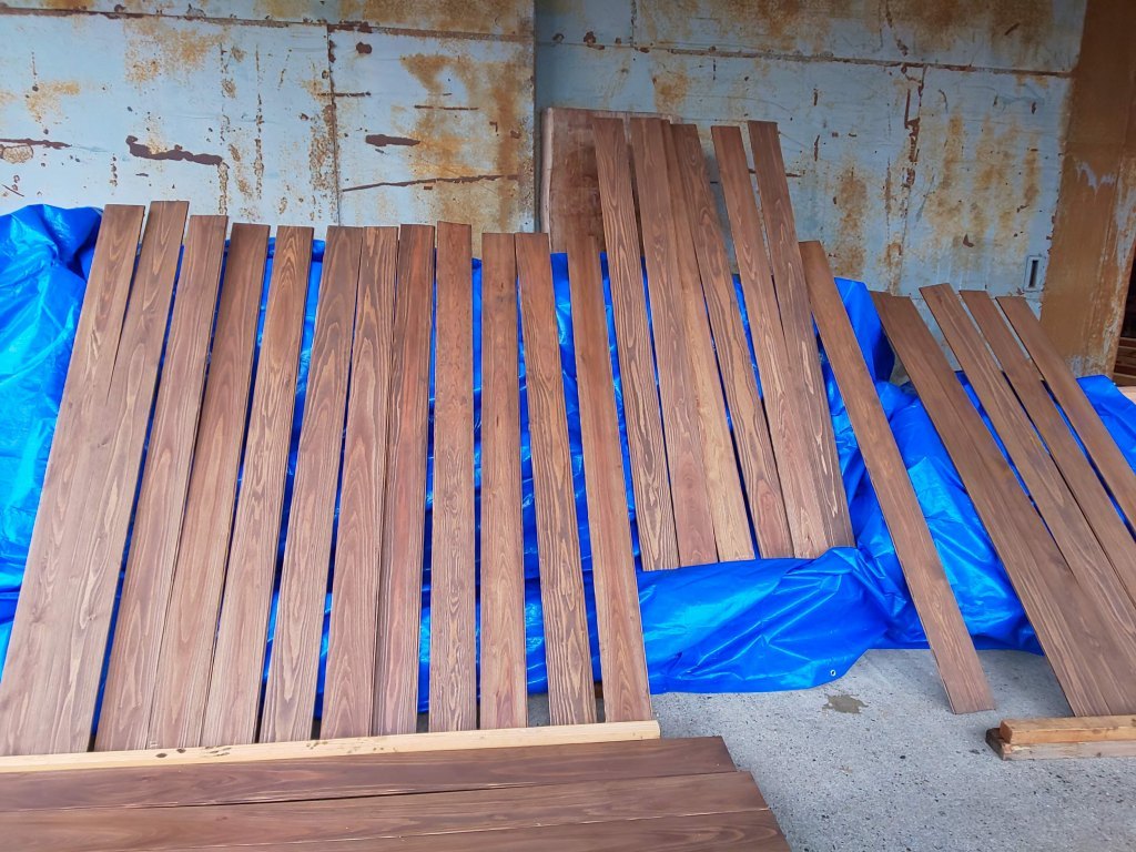 ■外部杉板塗装作業■_e0188083_11441157.jpg